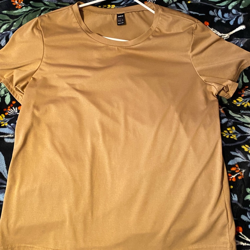 Brown t shirt. Size xl. Only worn a few times.